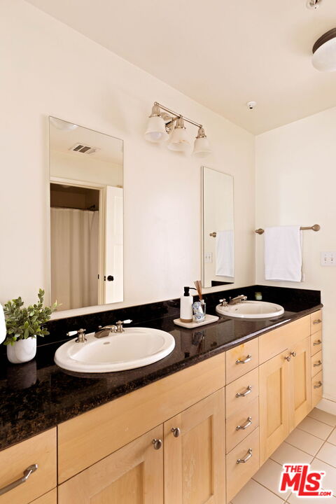 727 Meridian Ave Unit: D
