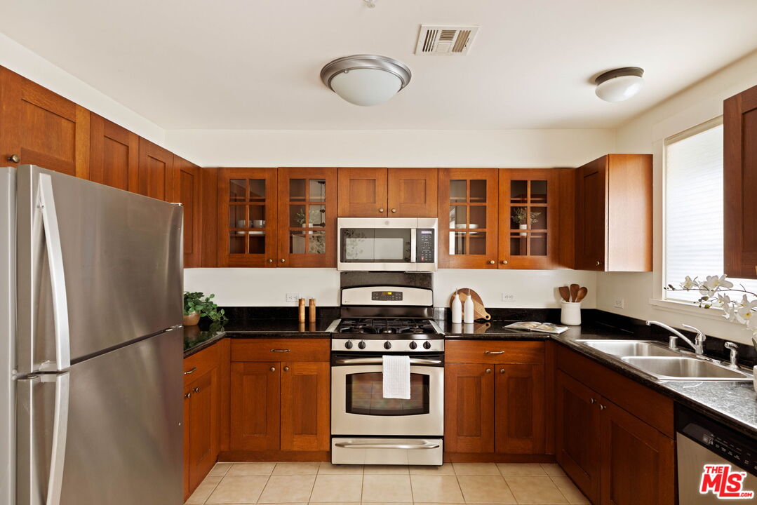 727 Meridian Ave Unit: D