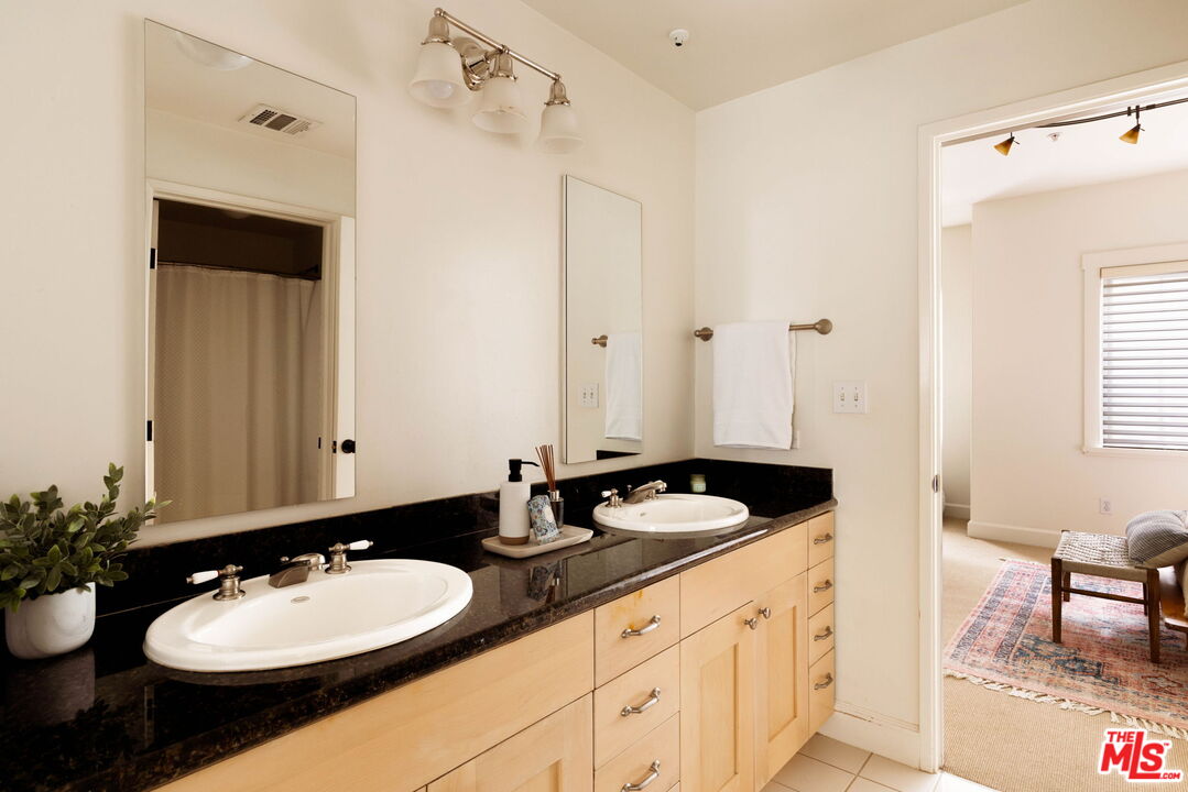 727 Meridian Ave Unit: D