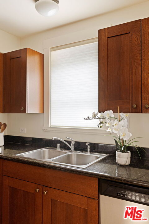727 Meridian Ave Unit: D