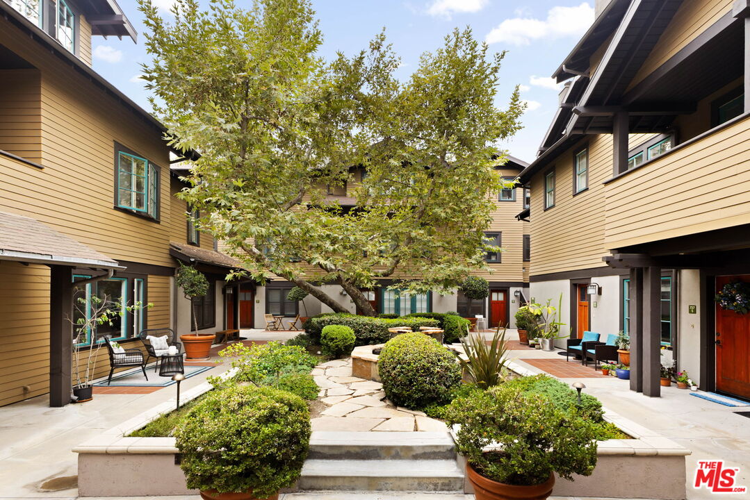727 Meridian Ave Unit: D