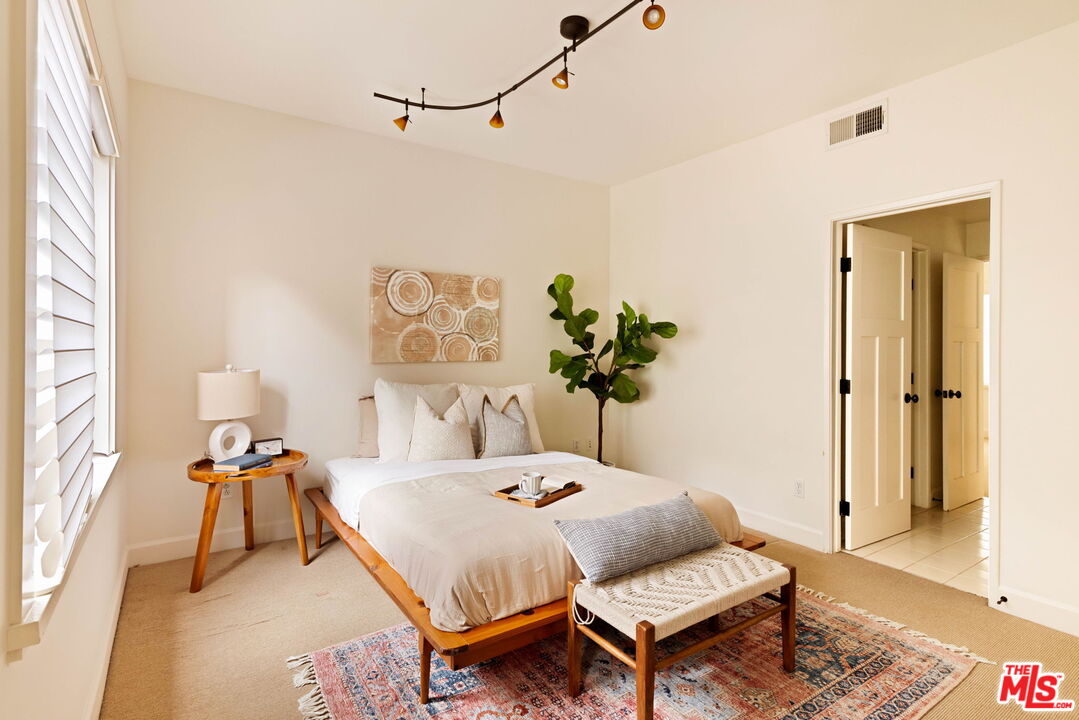 727 Meridian Ave Unit: D