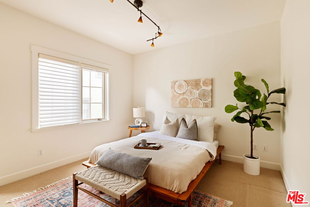 727 Meridian Ave Unit: D