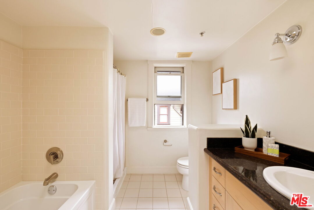 727 Meridian Ave Unit: D