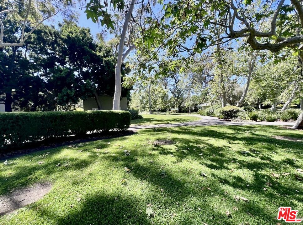 5340 Village Grn