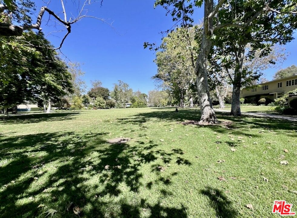 5340 Village Grn