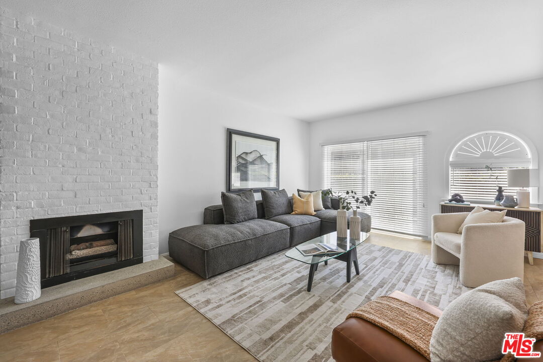 2677 Centinela Ave Unit: 203