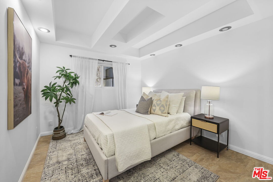 2677 Centinela Ave Unit: 203