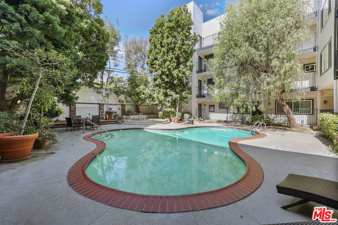 2677 Centinela Ave Unit: 203