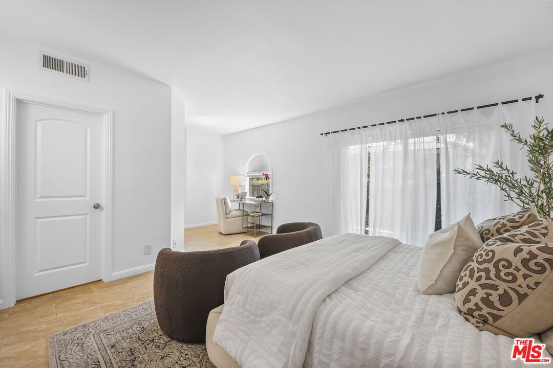 2677 Centinela Ave Unit: 203