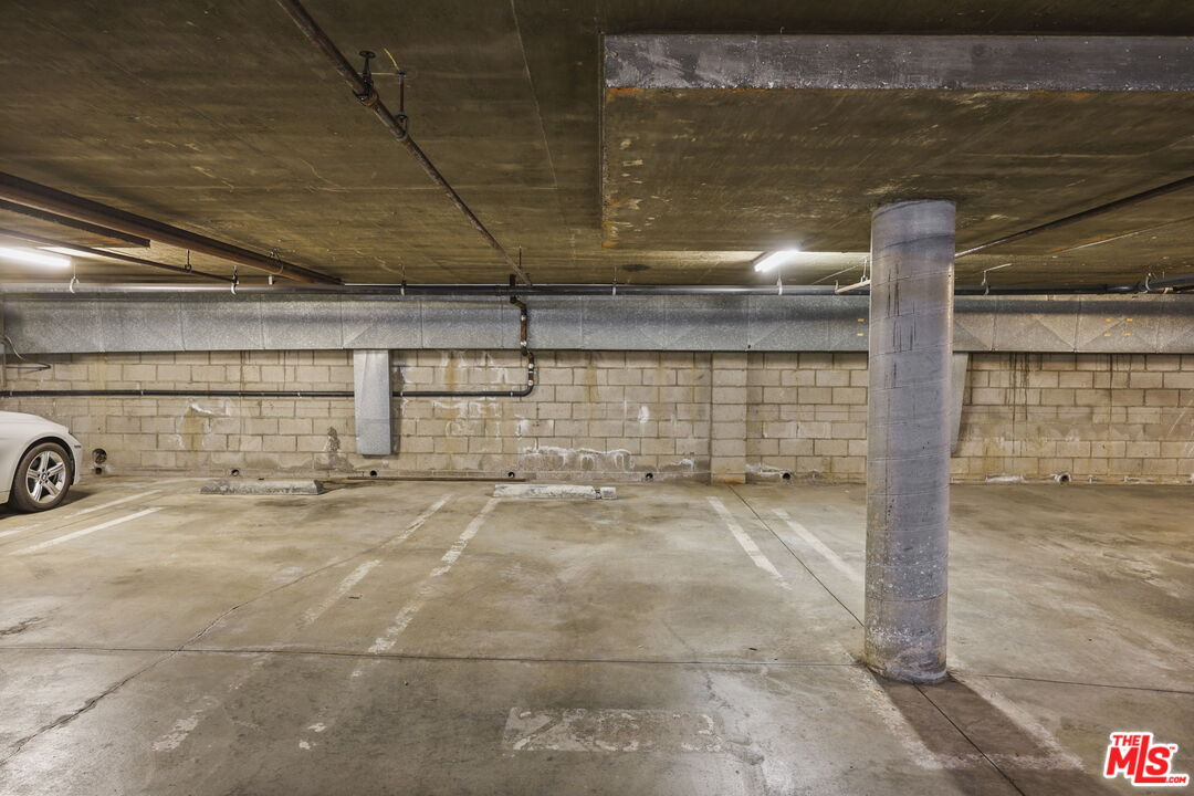 2677 Centinela Ave Unit: 203