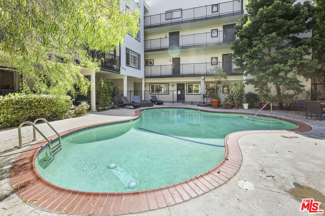 2677 Centinela Ave Unit: 203