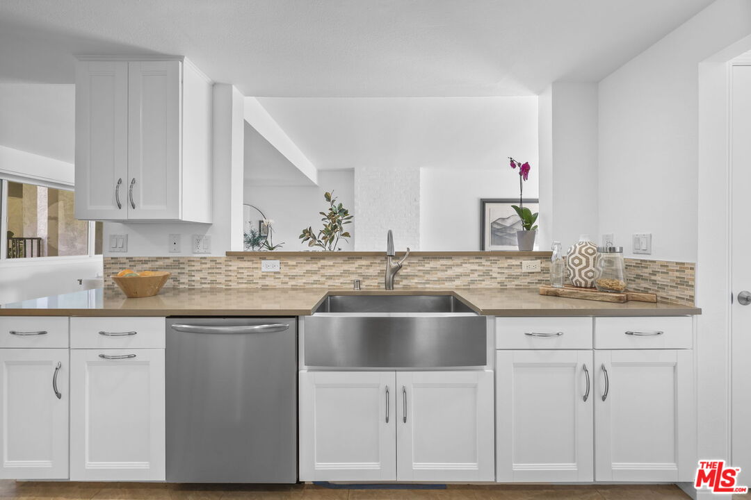2677 Centinela Ave Unit: 203