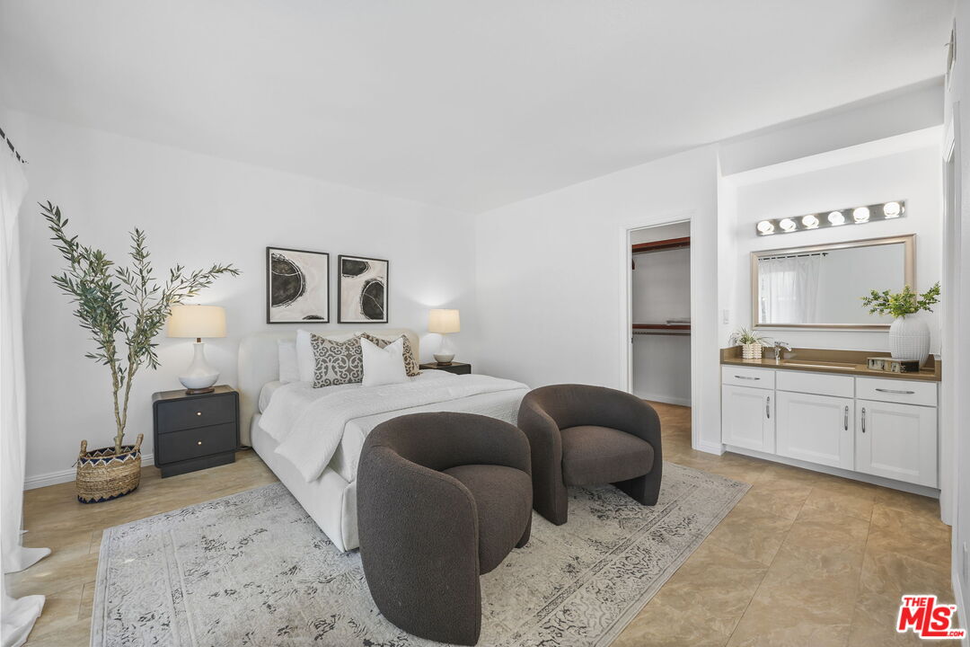 2677 Centinela Ave Unit: 203