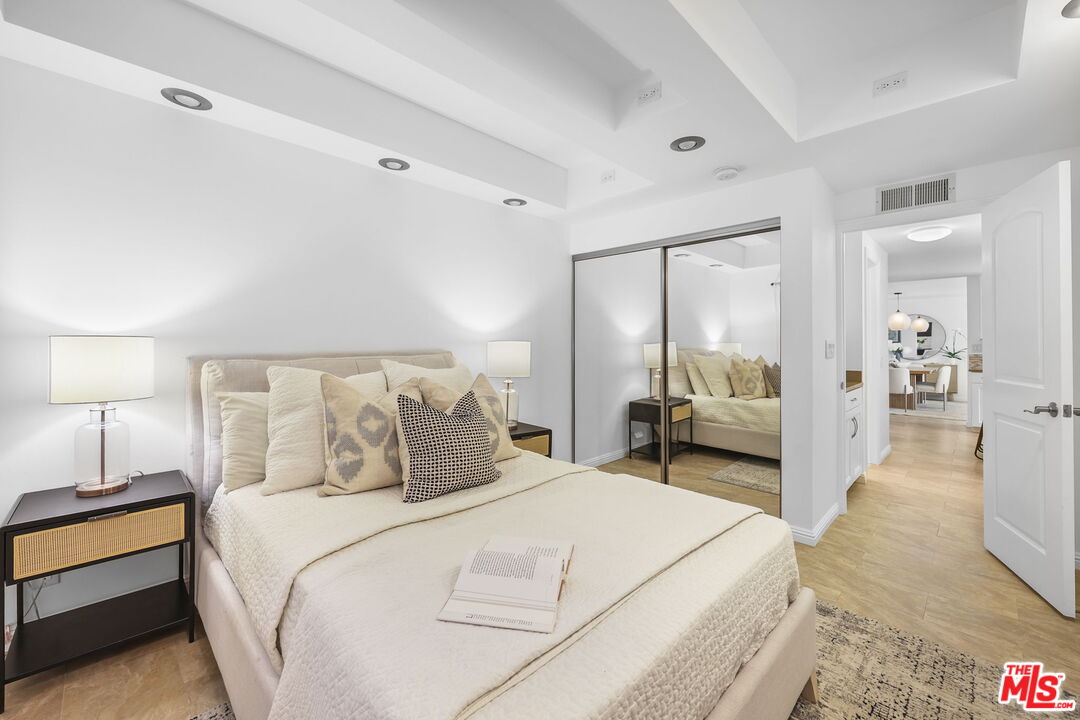 2677 Centinela Ave Unit: 203