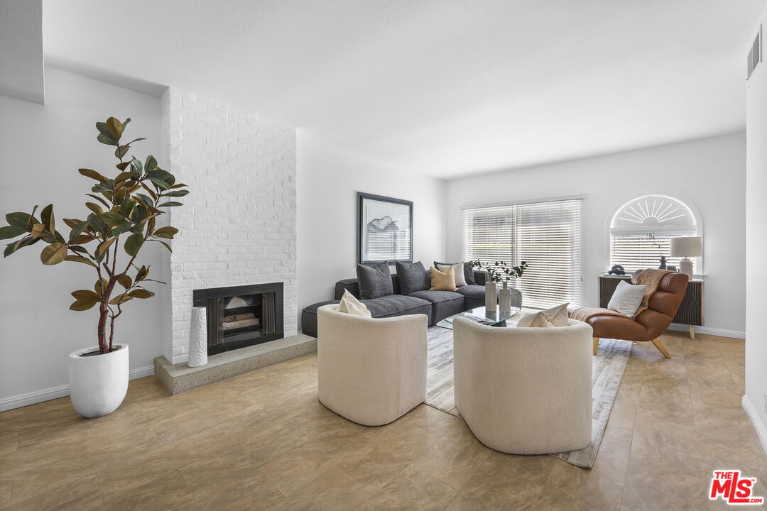 2677 Centinela Ave Unit: 203