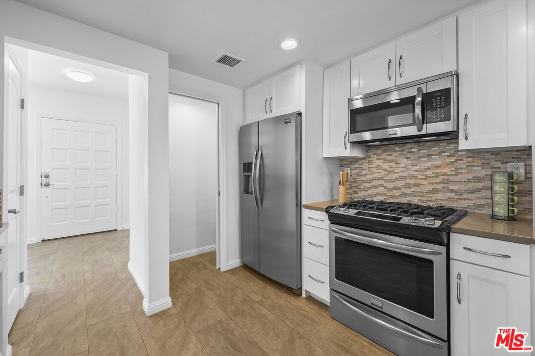 2677 Centinela Ave Unit: 203