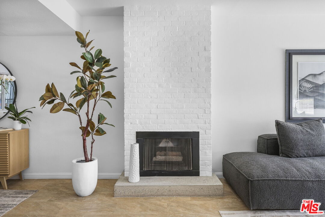 2677 Centinela Ave Unit: 203