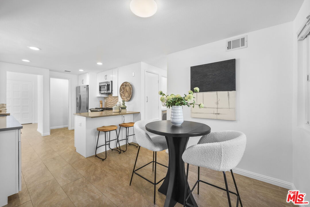2677 Centinela Ave Unit: 203