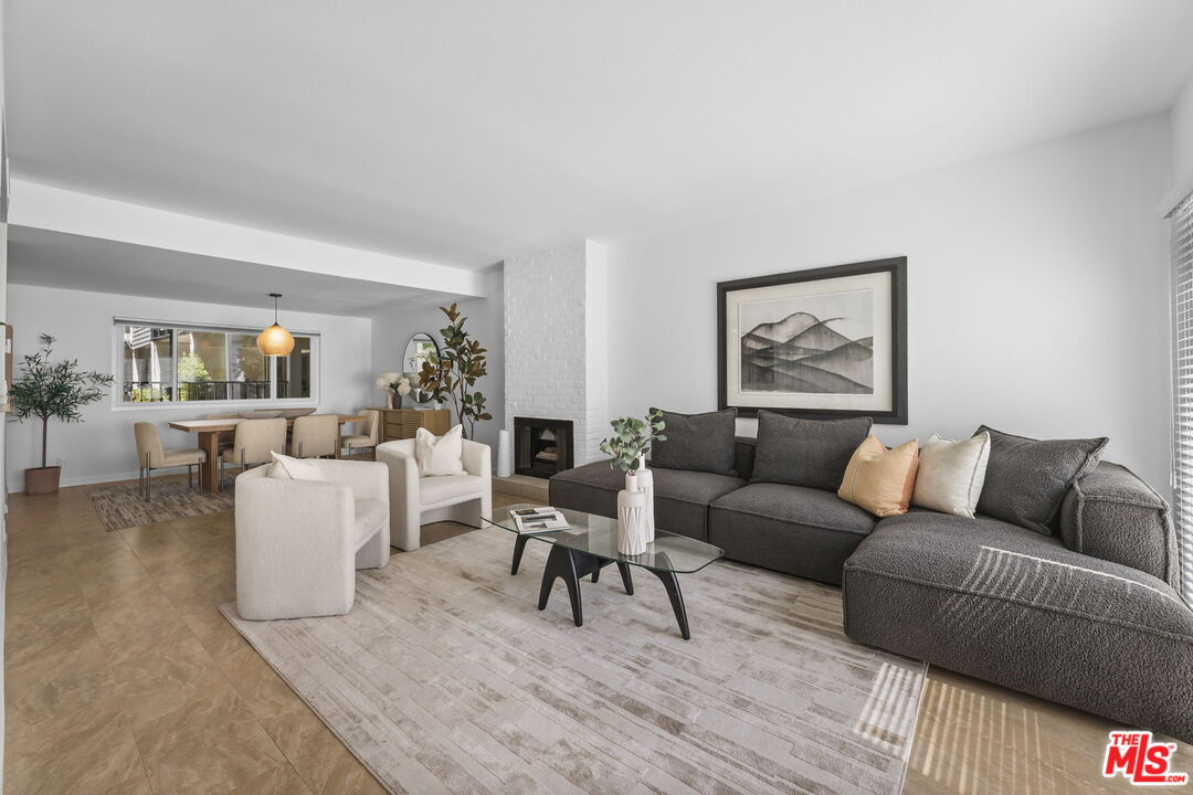 2677 Centinela Ave Unit: 203