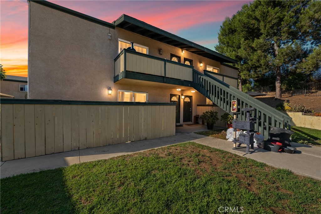 868 E Alvarado