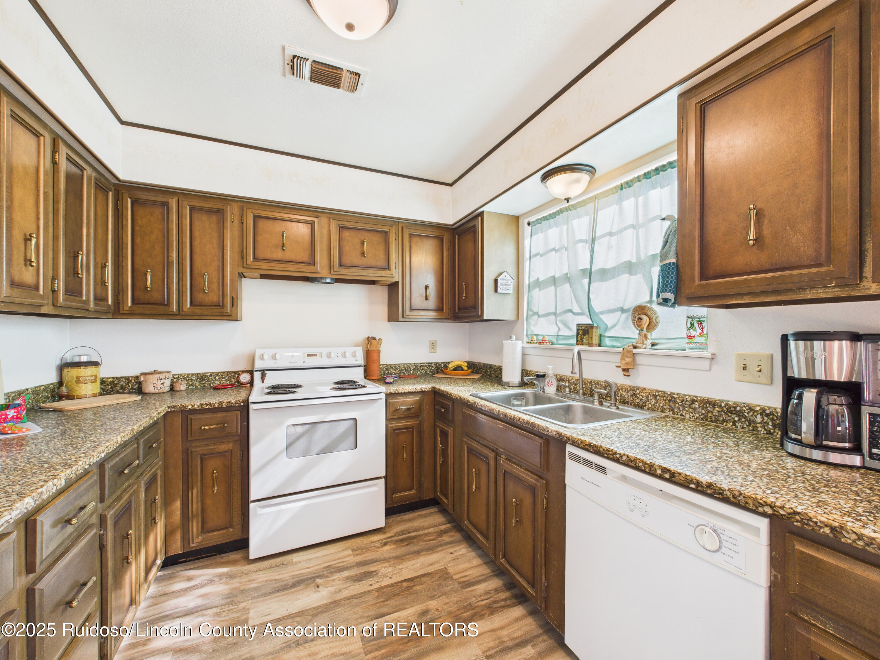 2511 Eastridge Drive