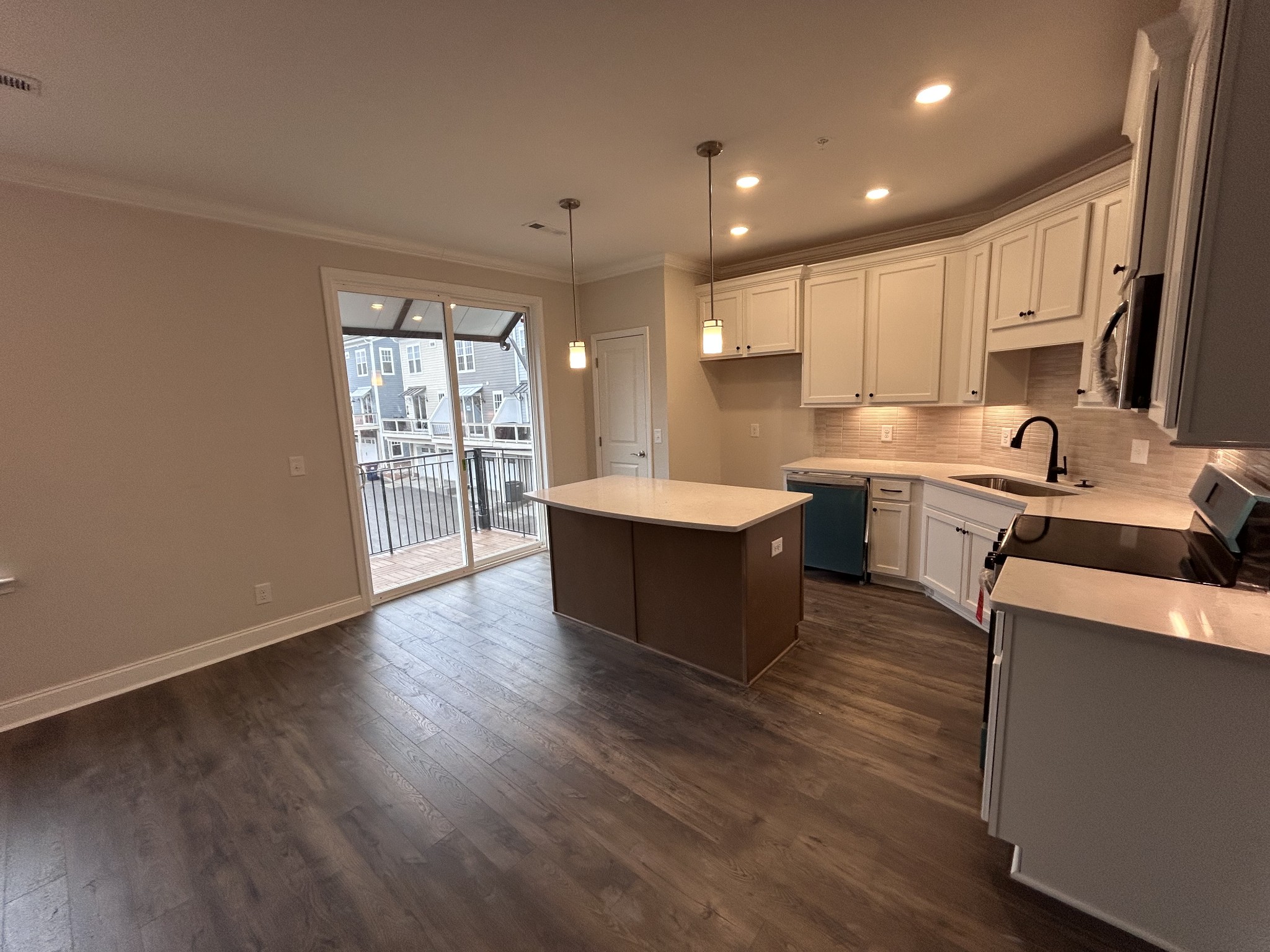 2101 Branford Pl Unit: 204