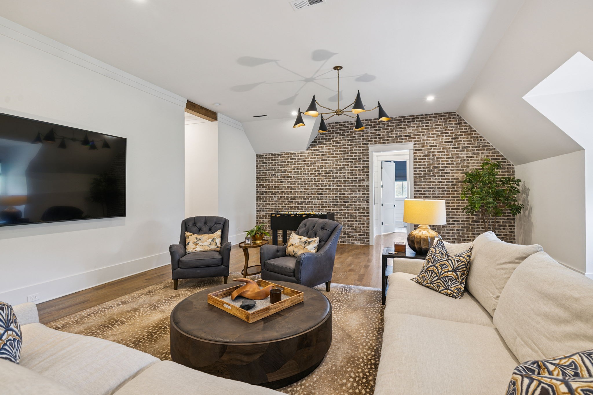 1401 Montmorenci Pass
