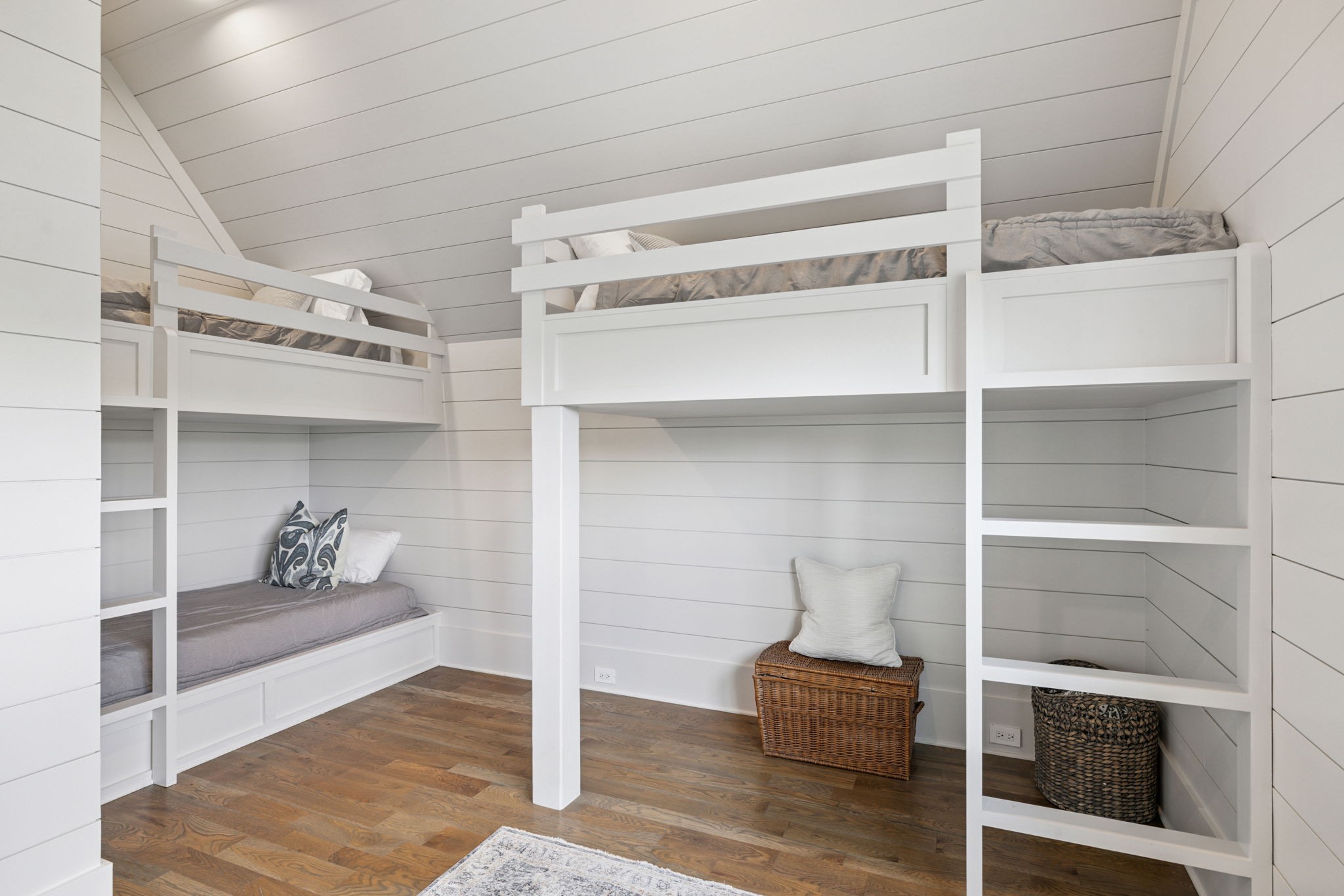 1401 Montmorenci Pass