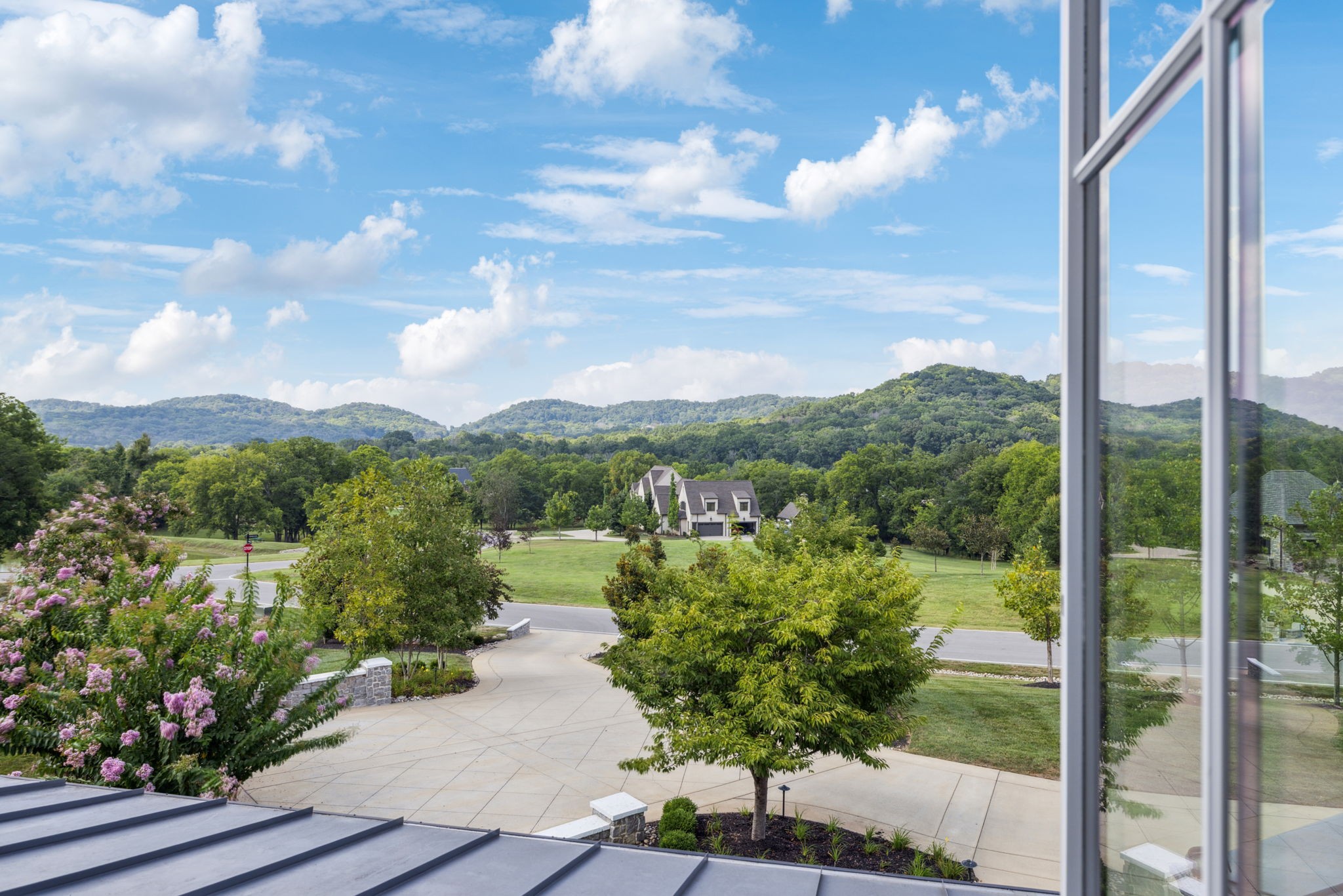 1401 Montmorenci Pass