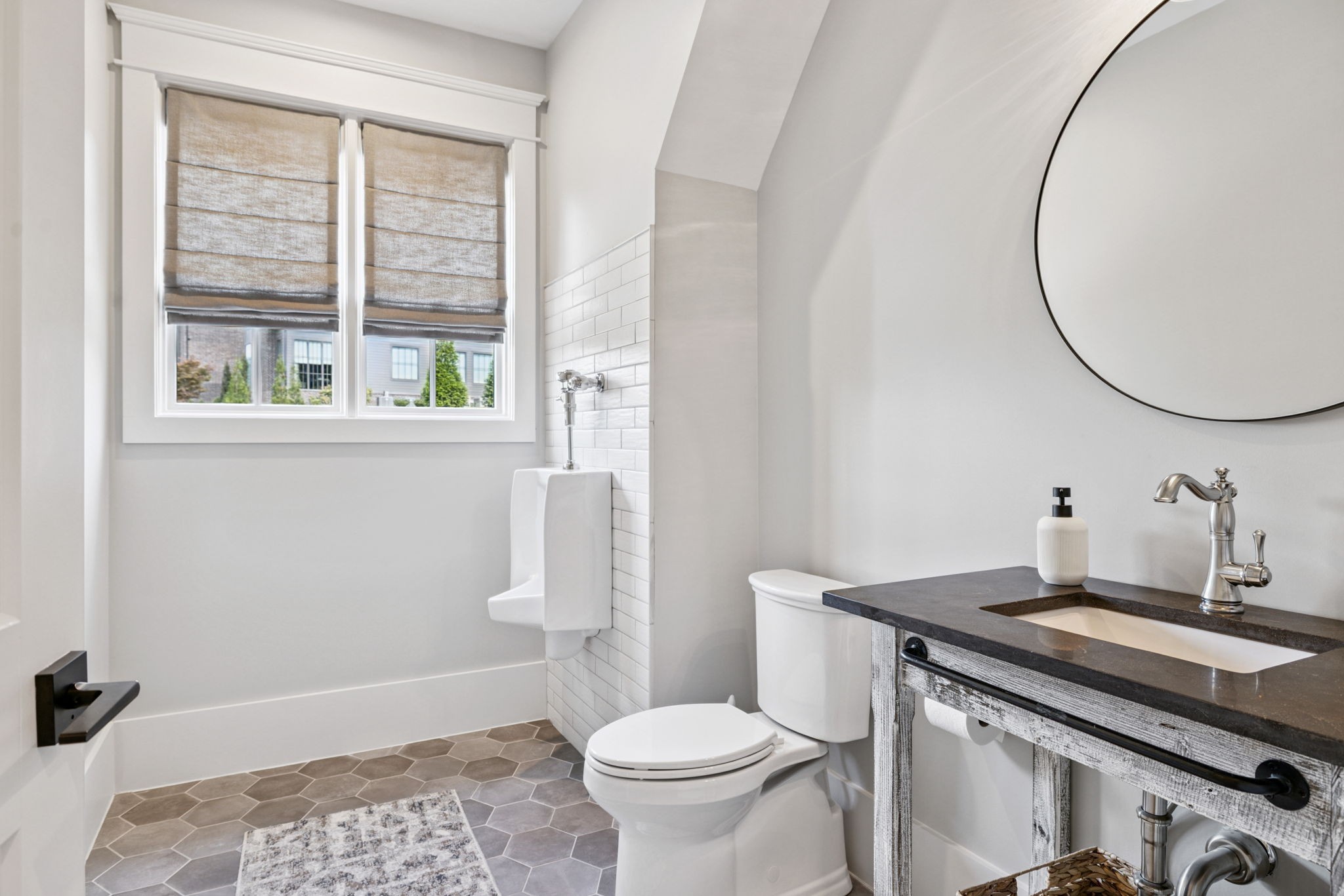 1401 Montmorenci Pass