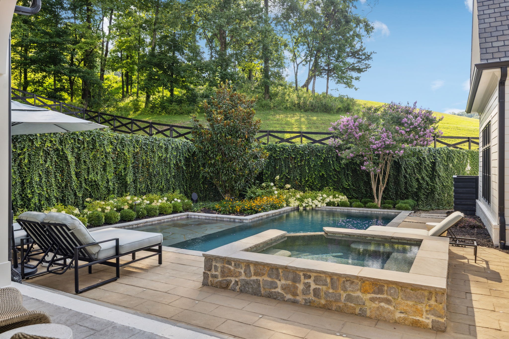1401 Montmorenci Pass