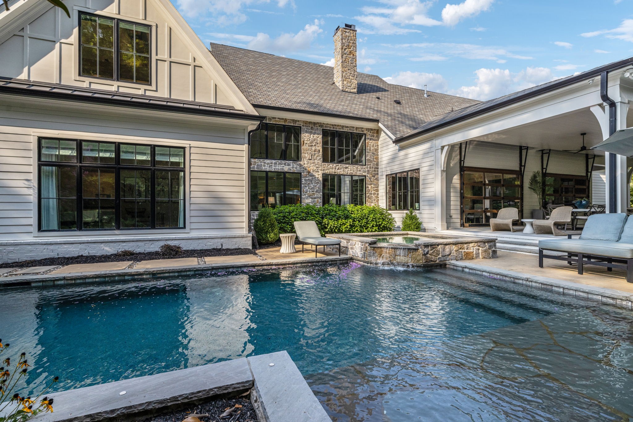 1401 Montmorenci Pass