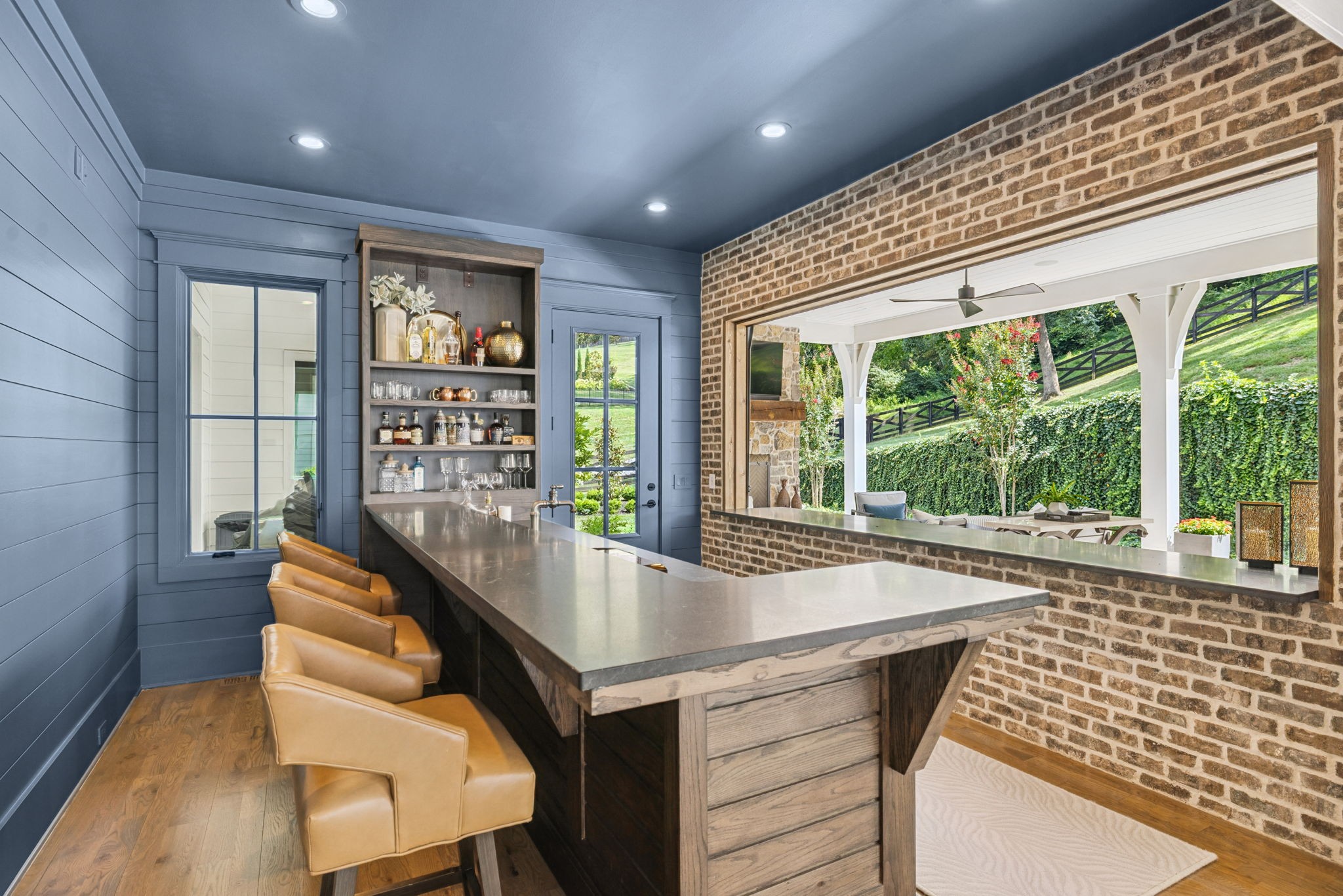 1401 Montmorenci Pass