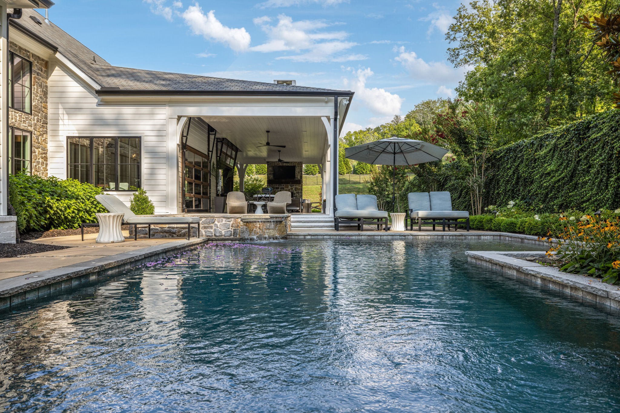 1401 Montmorenci Pass