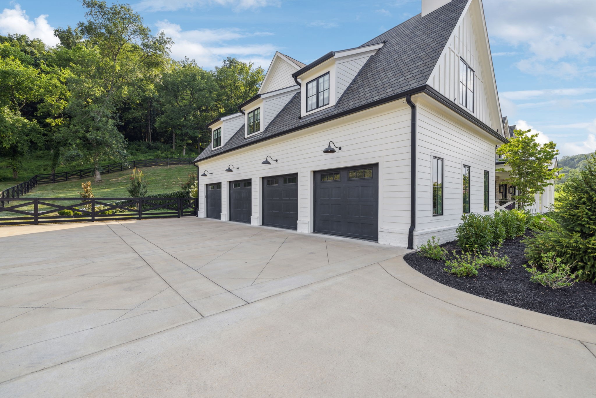 1401 Montmorenci Pass