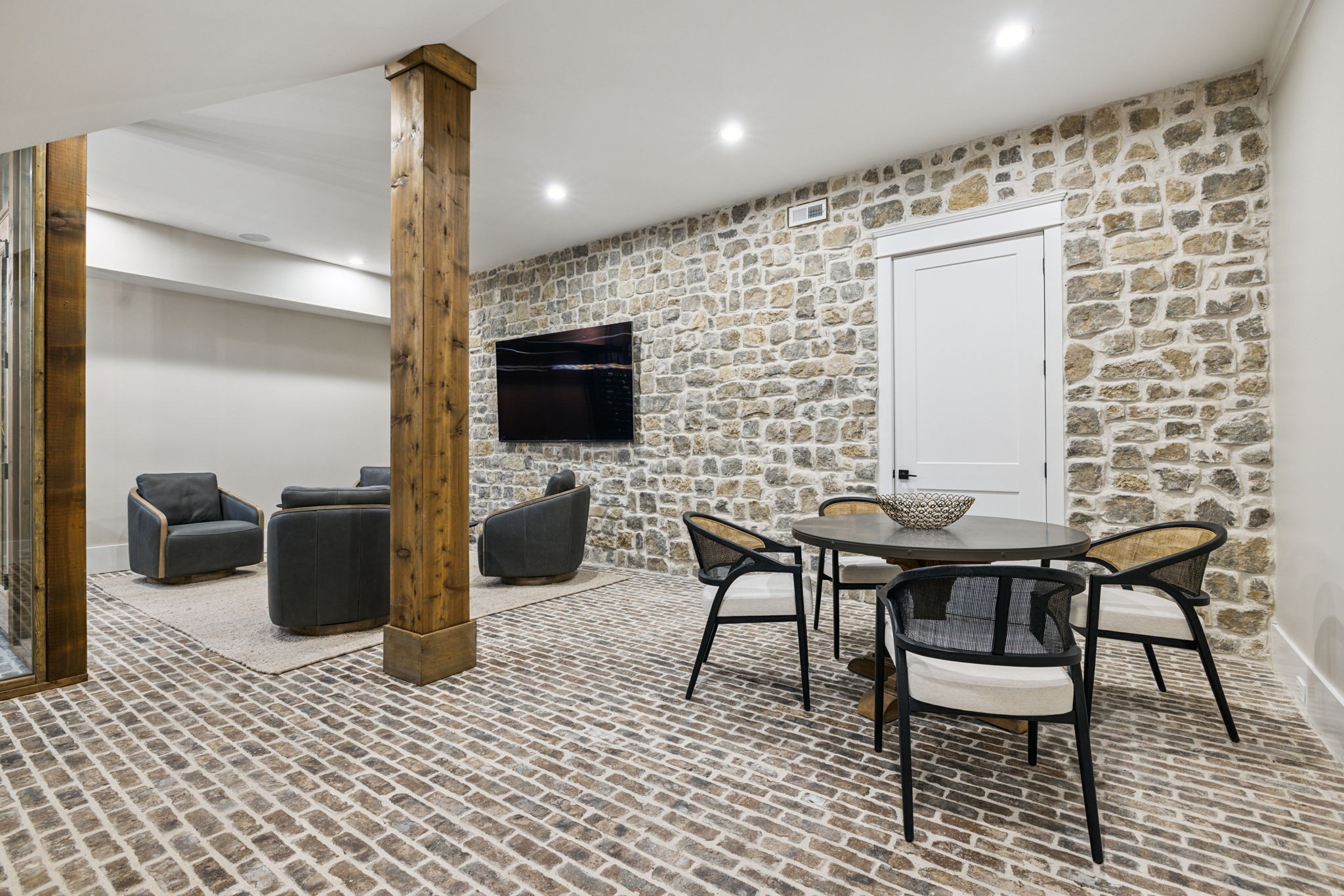 1401 Montmorenci Pass