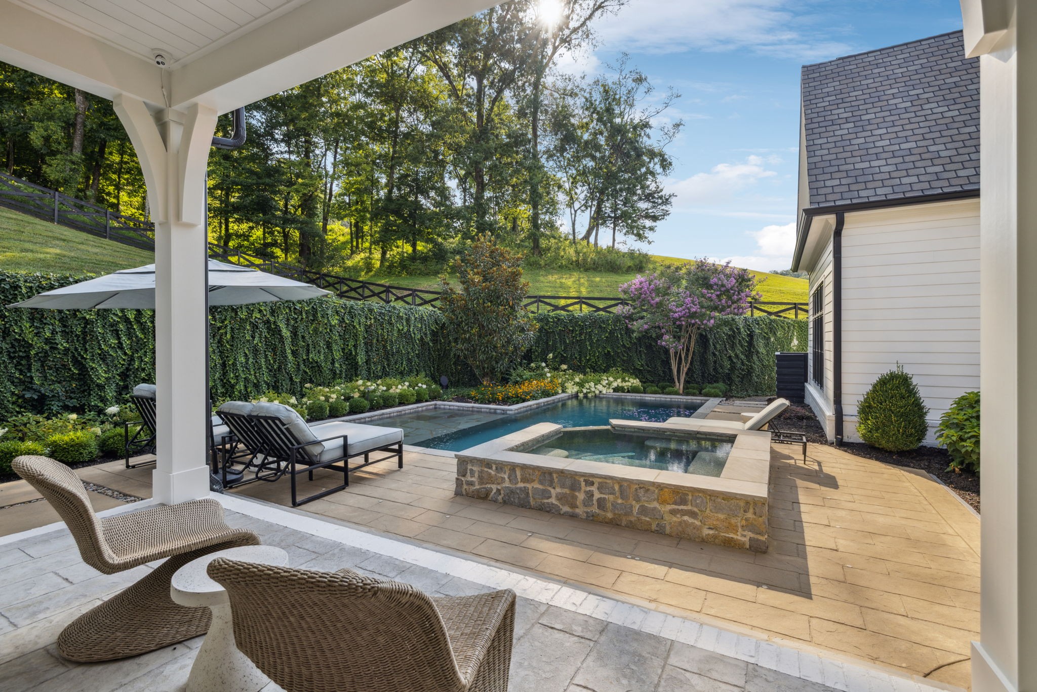 1401 Montmorenci Pass