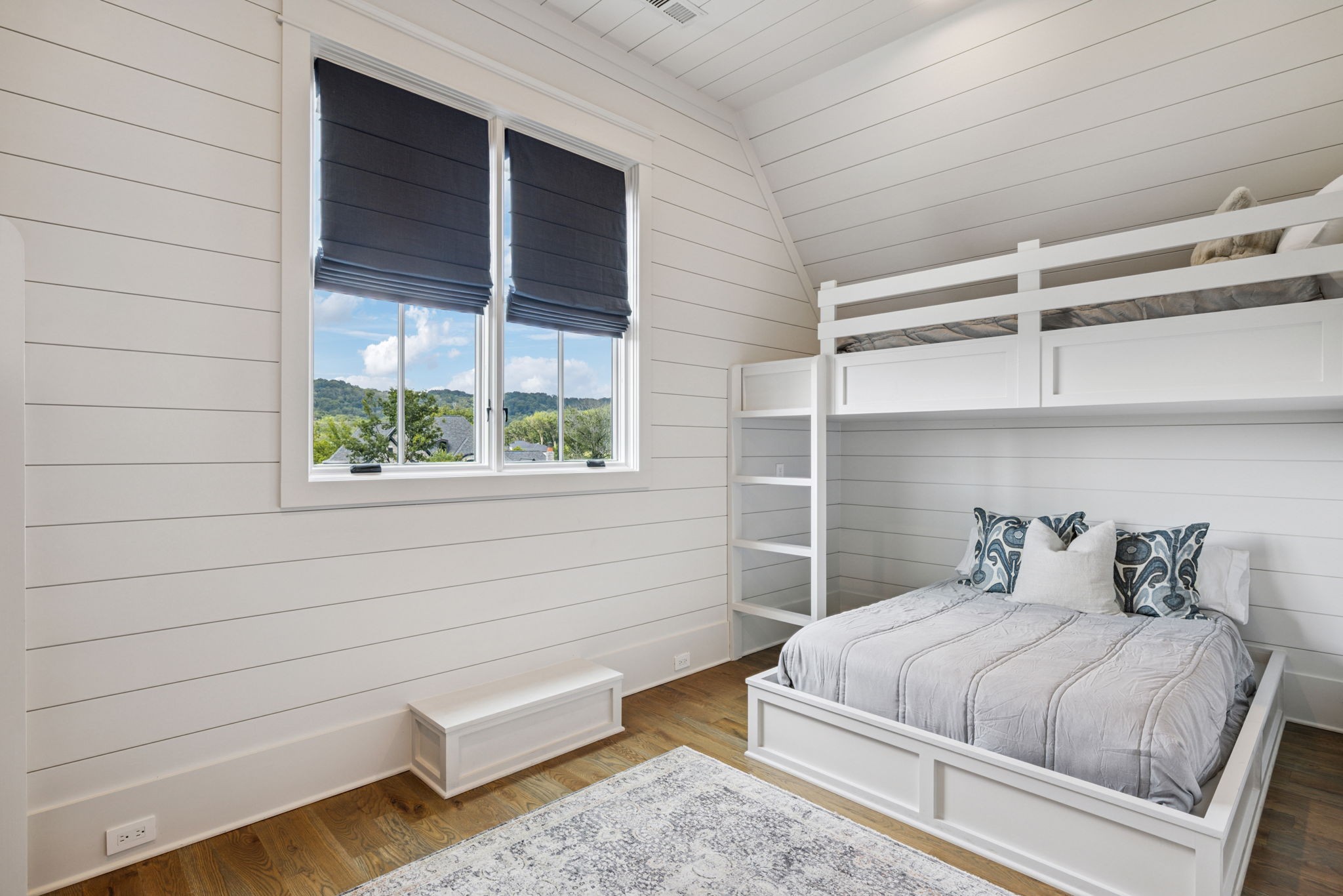 1401 Montmorenci Pass