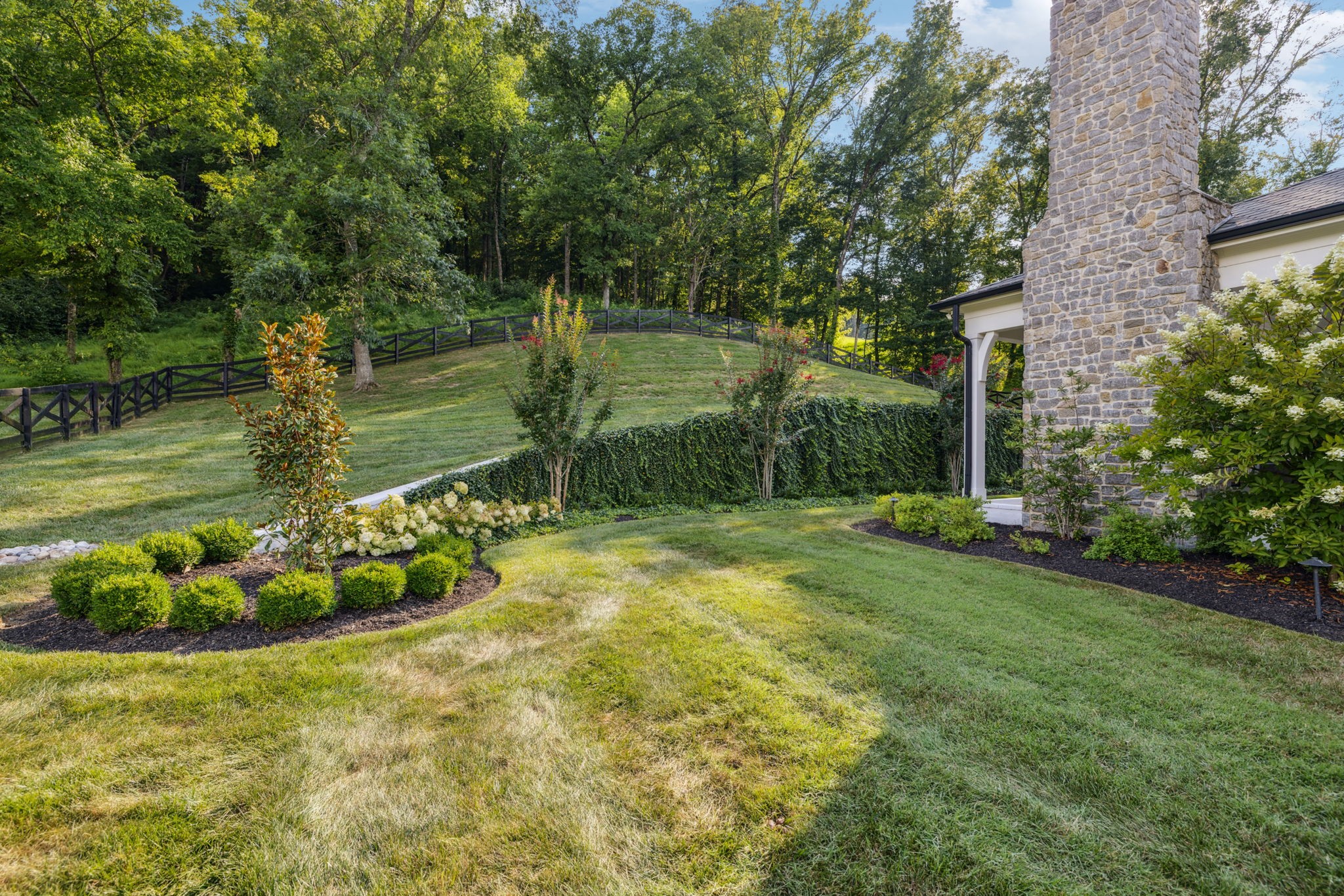 1401 Montmorenci Pass
