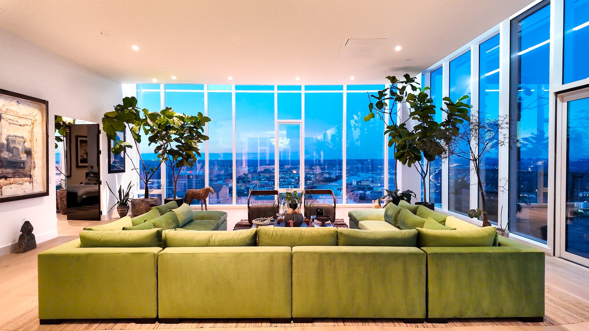 160 2nd Ave, S Unit: 4002