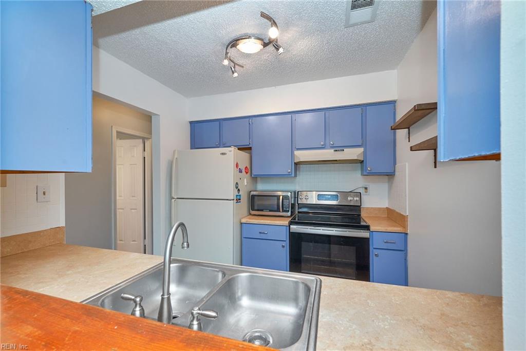 1577 Crescent Pointe LN