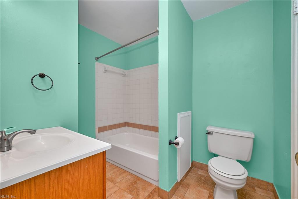 1577 Crescent Pointe LN