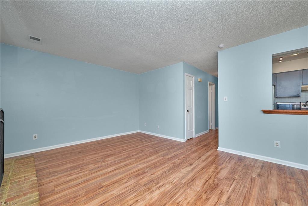 1577 Crescent Pointe LN