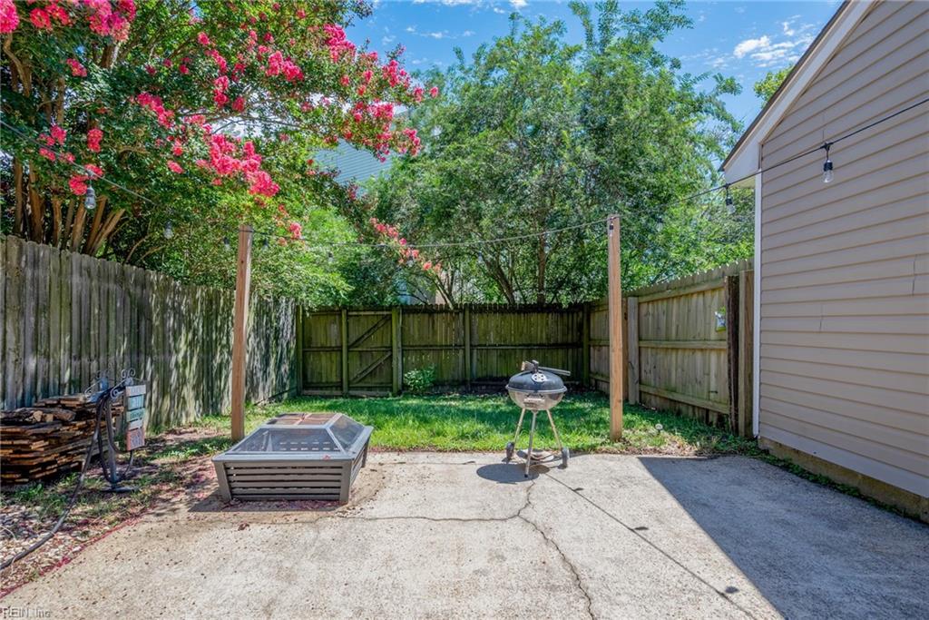 1577 Crescent Pointe LN