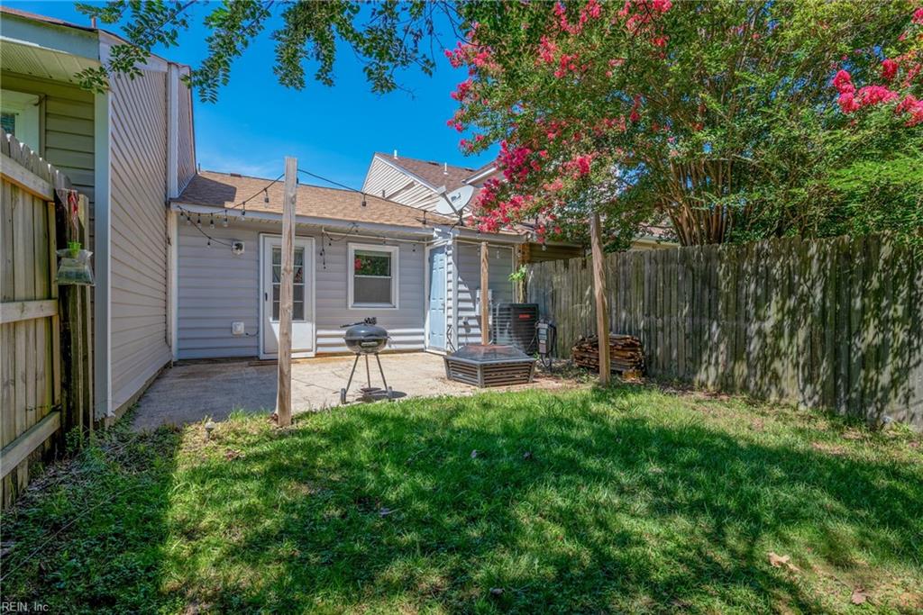 1577 Crescent Pointe LN