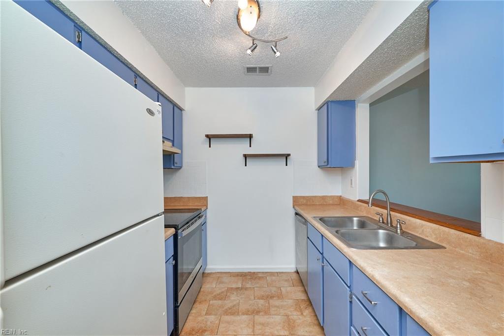 1577 Crescent Pointe LN