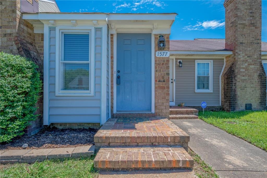 1577 Crescent Pointe LN