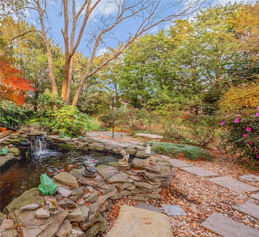 7112 Foxs Lair Court