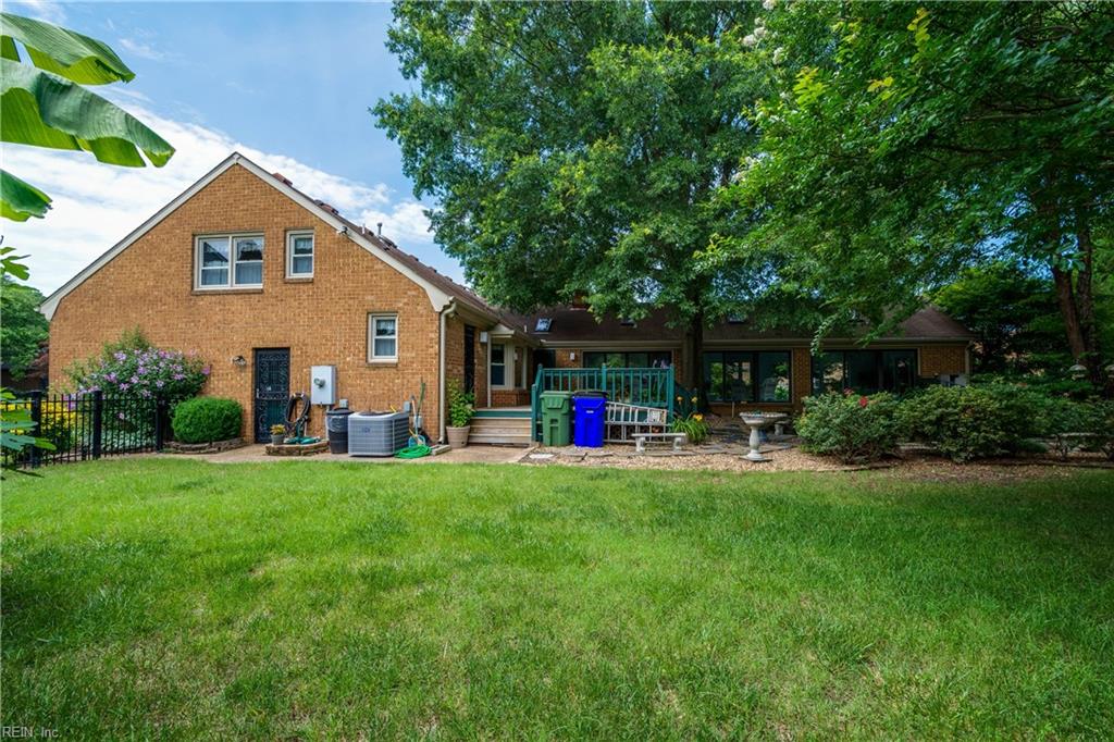 7112 Foxs Lair Court